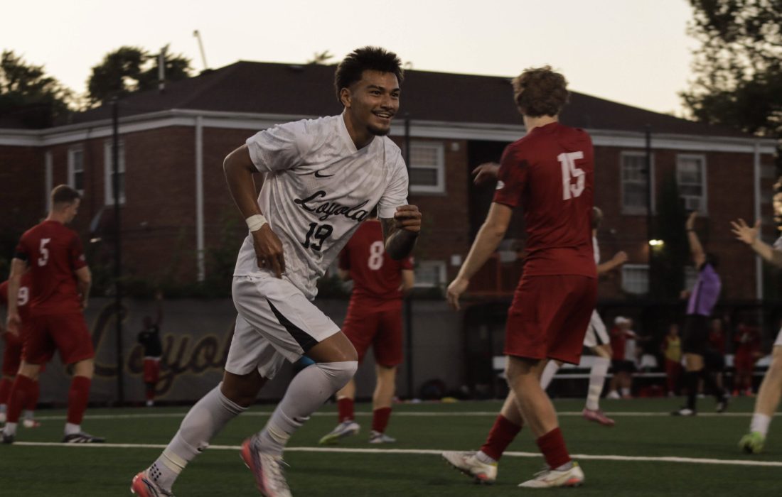 Third-year midfielder and forward Benji Chavarria running. (Aidan McNulty | The Phoenix)