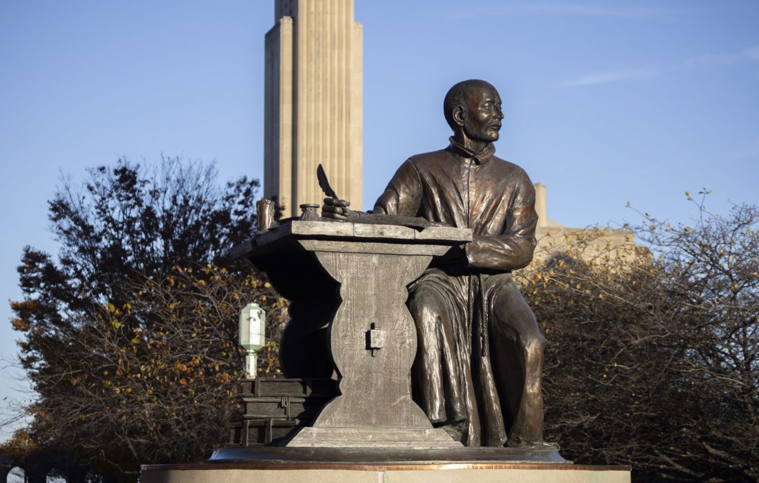 Allison_Treanor_-_Statue-1