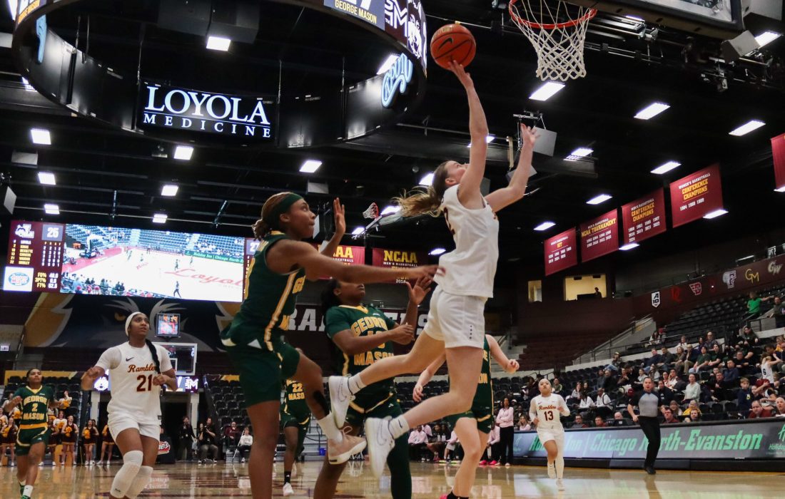 Kinas drives in a layup for the Ramblers. (Andi Revesz | The Phoenix)