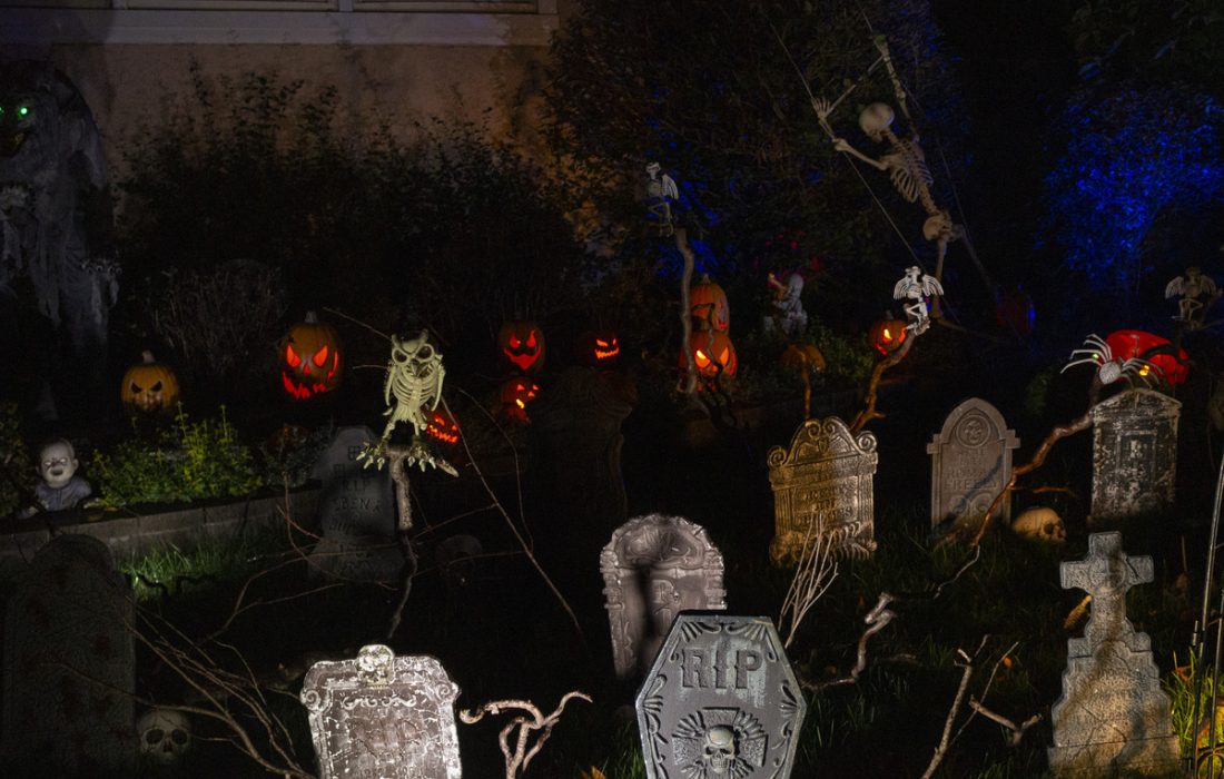 Eliza_Thomas_-_Halloween_Decorations-04