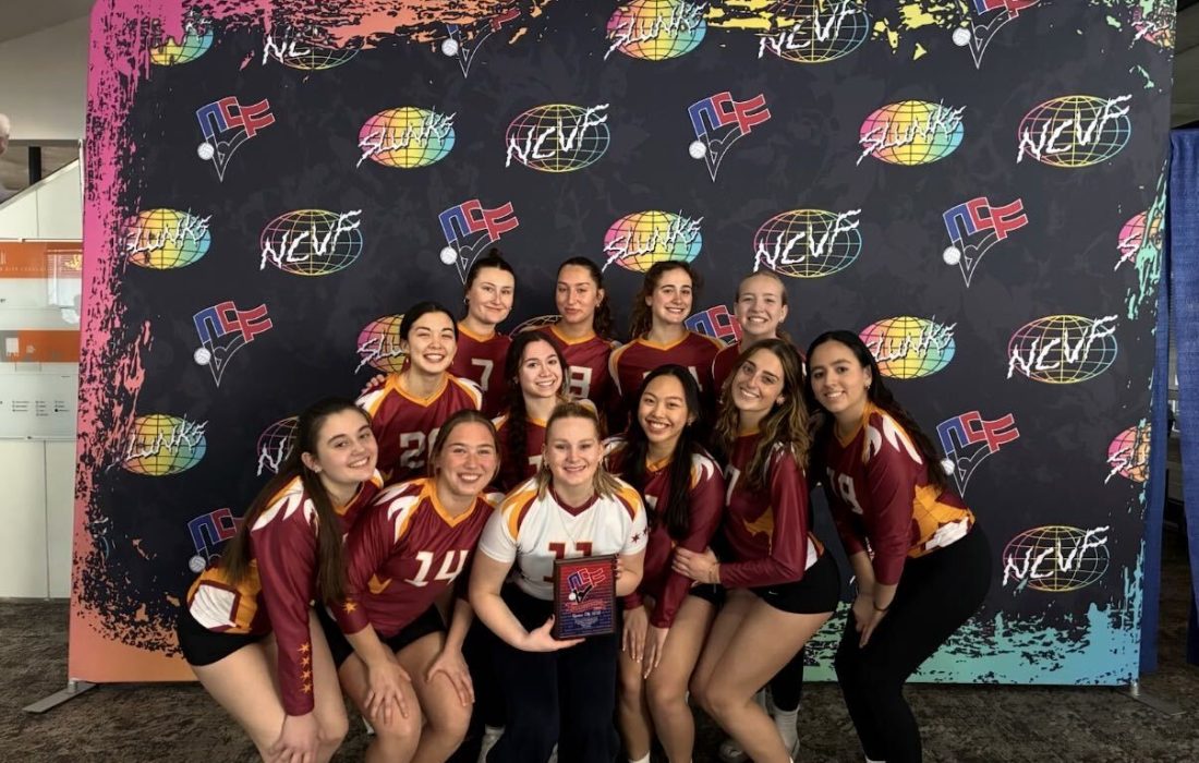 Women's Club Volleyball poses for a picture following a match (Courtesy of Women's Club Volleyball)
