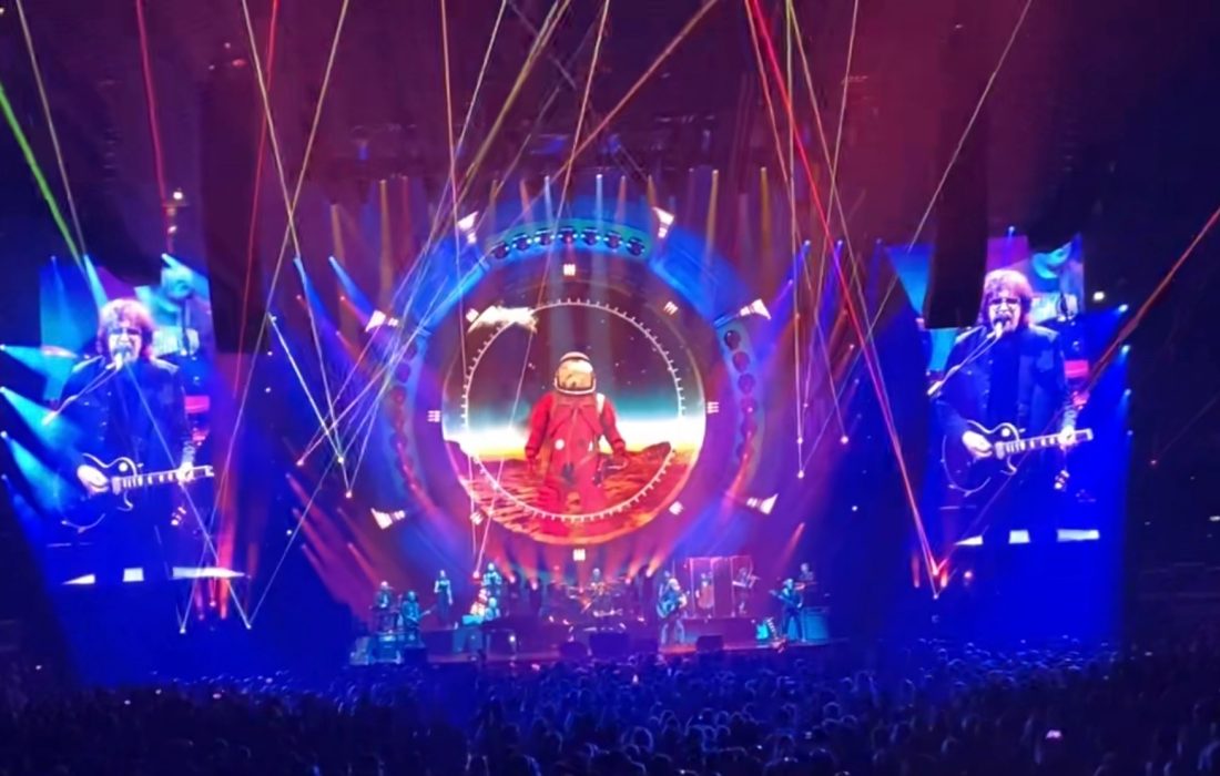 Jeff Lynne's ELO shined upon the United Center one last time. (Brendan Parr | The Phoenix)
