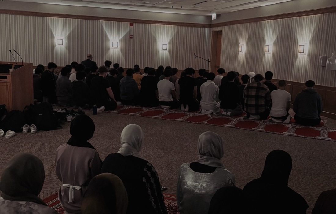 Loyola students observe nightly Ramadan prayers. (Jannah Ahmed | The Phoenix)