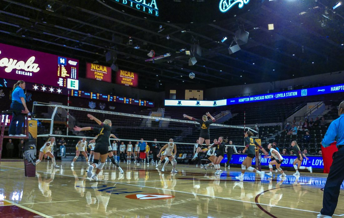 Women's volleyball recorded a win and a loss in their VCU series. (Kate Wittung | The Phoenix)
