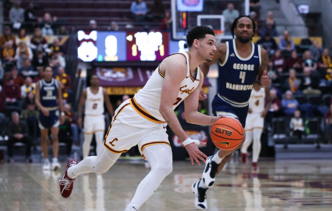 Third-year guard Jaylen Dawson led the Ramblers with 18 points (Layla Tanada | The Phoenix).