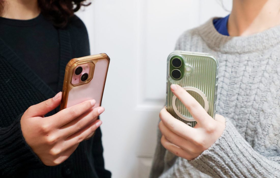 The potential benefits and drawbacks of abstaining from social media (Kayla Tanada | The Phoenix)