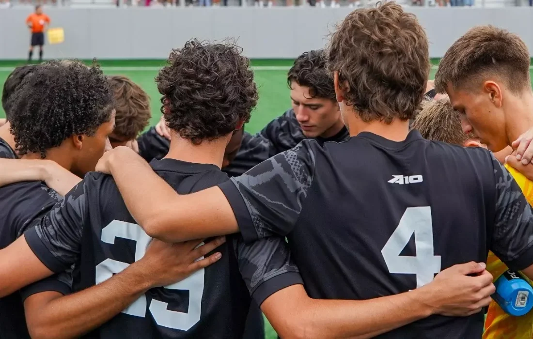 Men's soccer huddles up before the game. (Courtesy of Loyola Athletics)