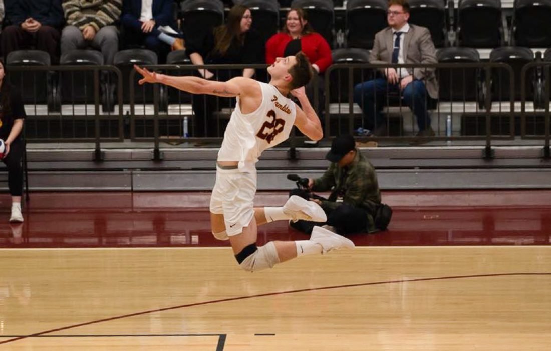 Fabikovic during a serve. (Megan Dunn | The Phoenix)