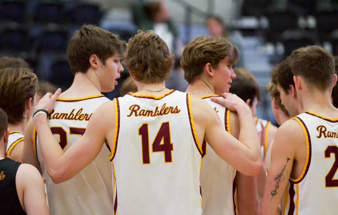 The Ramblers regroup during their sweep against Missouri S&T (Megan Dunn | The Phoenix).