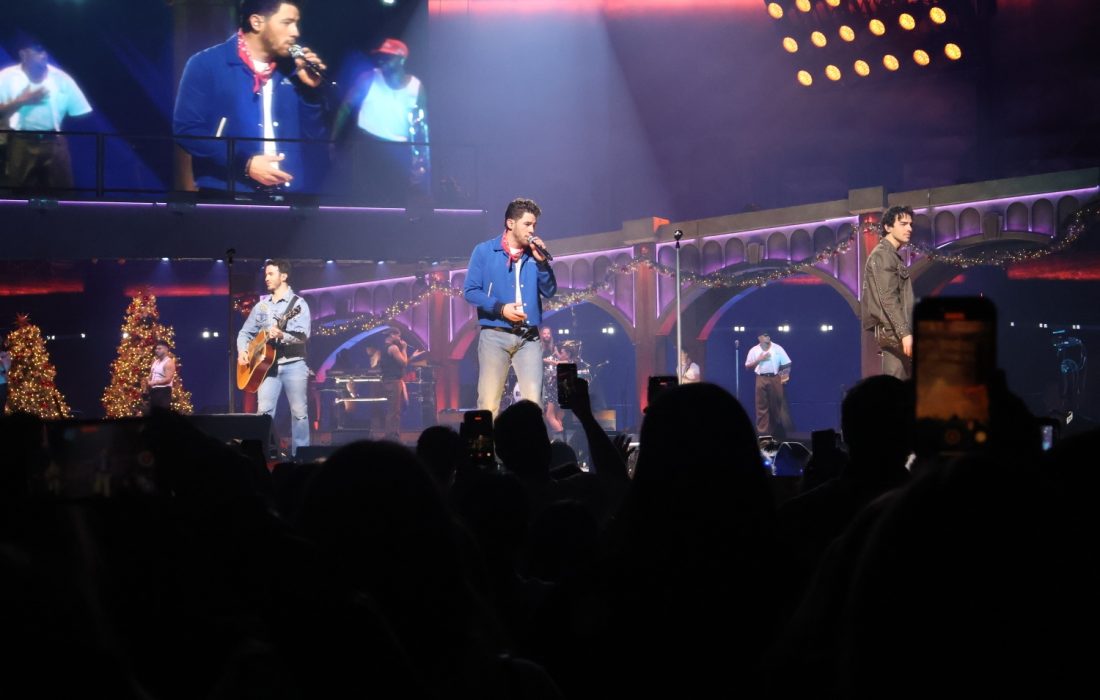 The pop-rock group played their band's music, old and new, while also performing select numbers from their solo careers. (Andrew Quinn | The Phoenix)