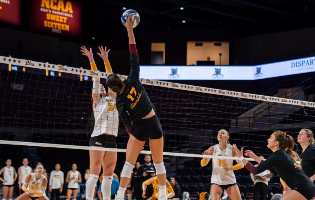 Second-year outside Leyna Nguyen leading the Ramblers in action. (Courtesy of Loyola Athletics)
