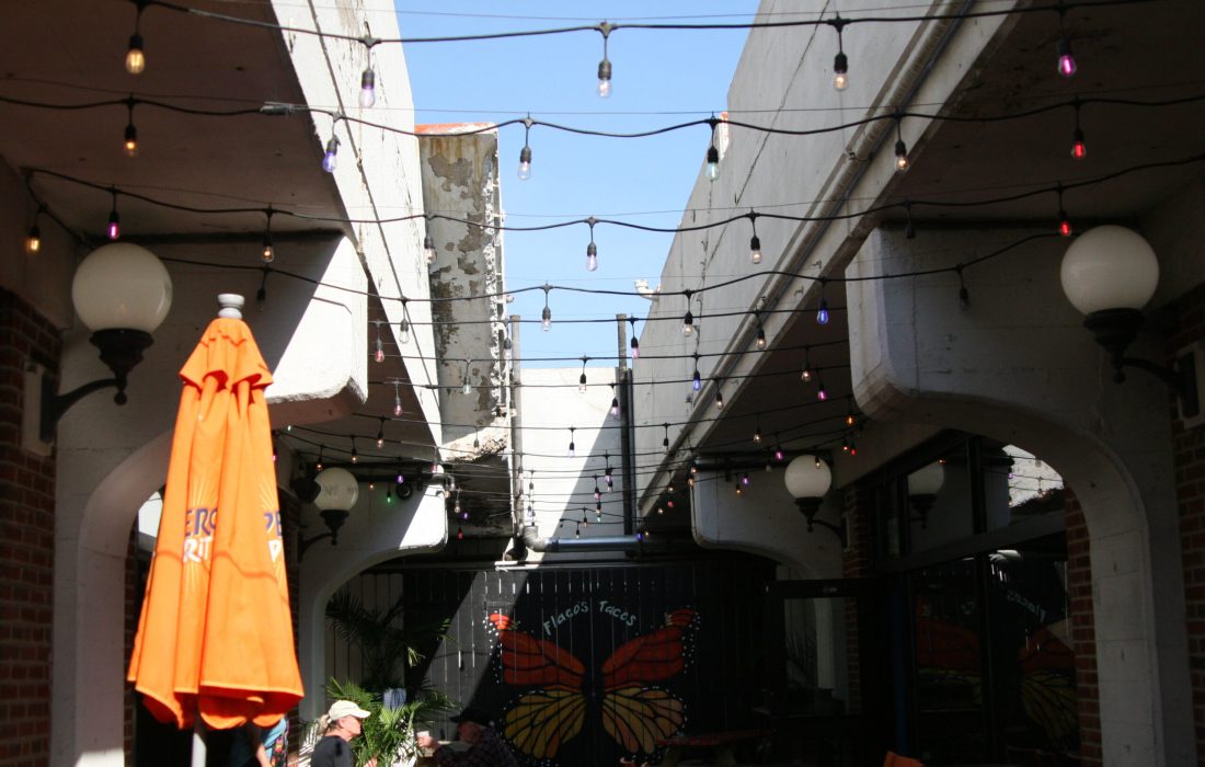 Flaco's Tacos has three Chicago locations, one of which directly under Granville station. (Sean Kennedy | The Phoenix)