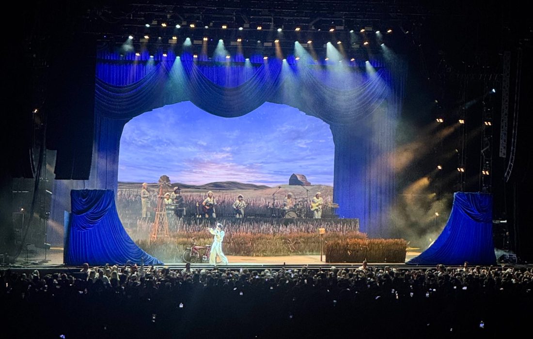 The pop artist performed songs from across his discography. (Sophia Fama | The Phoenix)