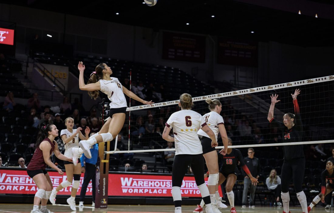 Third-year right side and defensive specialist Leyna Nguyen totaled 14 kills. (Oliver Sanstra | The Phoenix)