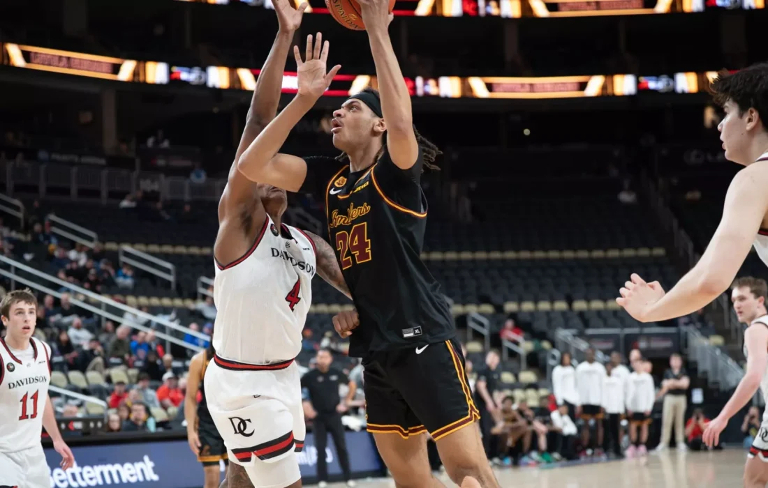 Rubin goes in for a layup. (Courtesy of Loyola Athletics)