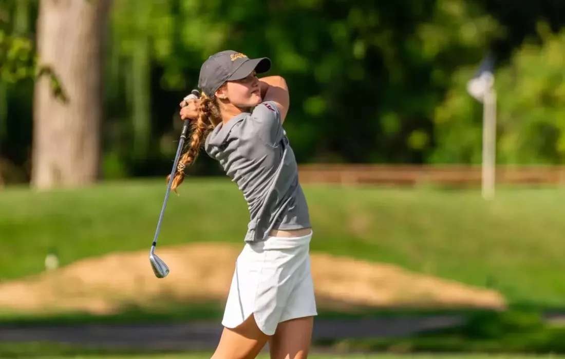 First-year Teagan Connors tees off at the Rio Verde Invitational. (Courtesy of Loyola Athletics)
